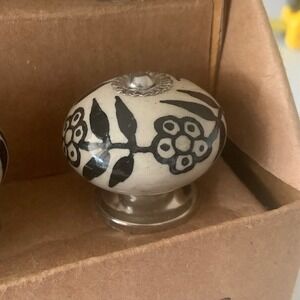 Set of 6 Anthropologie Ceramic Drawer Pulls NIB Black White Floral Knobs Boho